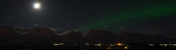 Moon and Aurora at Gasir